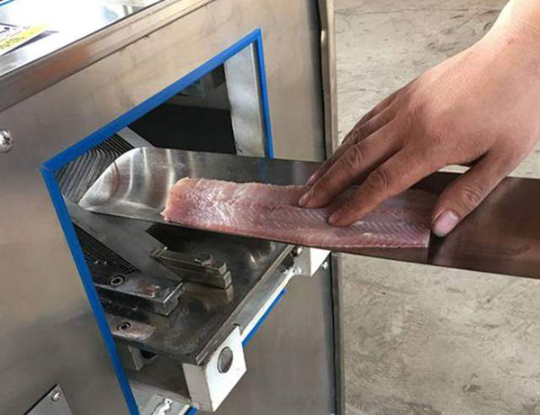 那么如何选择优良的鱼肉斜切片机机器呢？